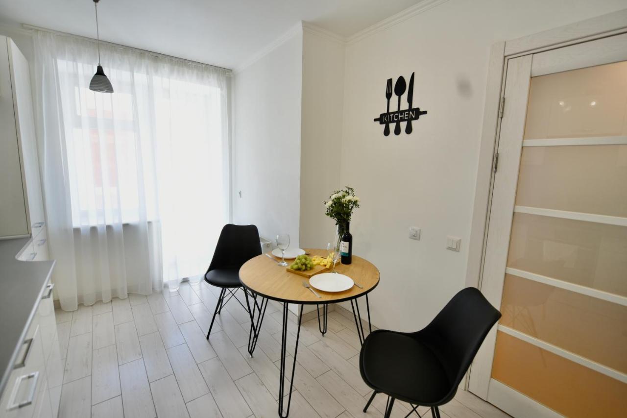 Cozy Apartment Next To The Park Ternopil Luaran gambar