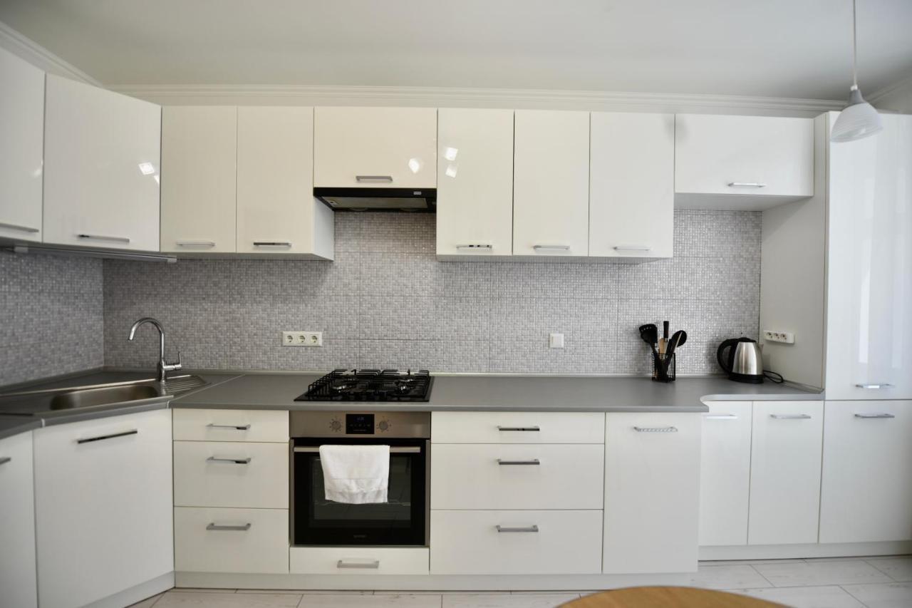 Cozy Apartment Next To The Park Ternopil Luaran gambar
